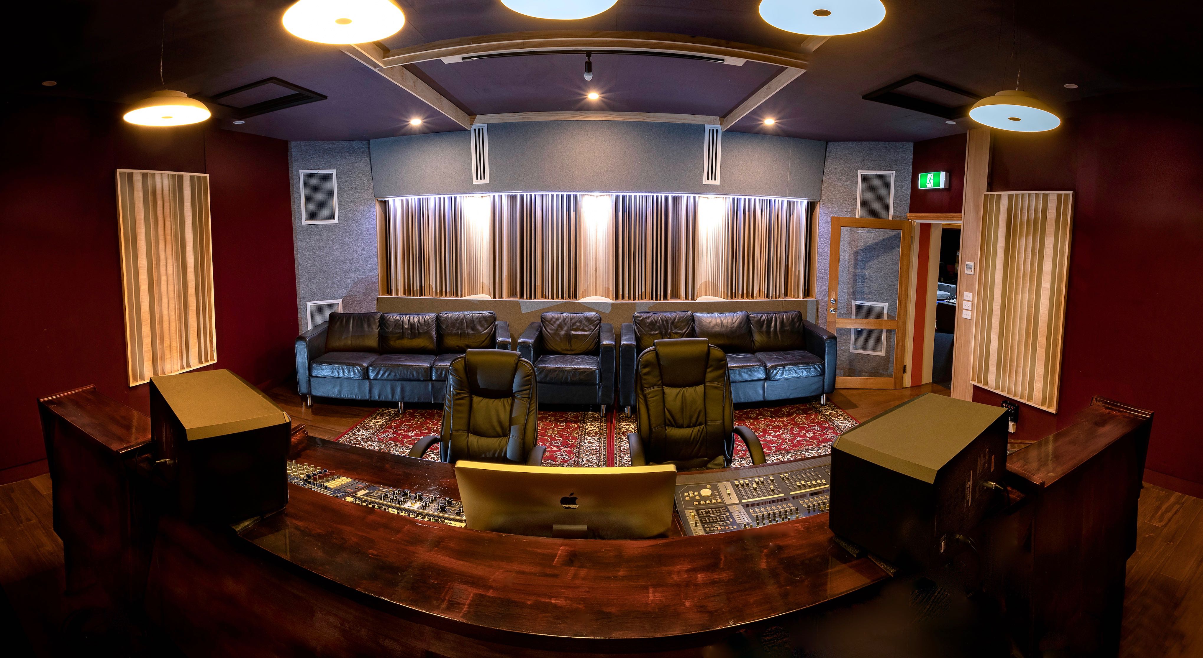 Studio-2-Empire-Control-room-panorama